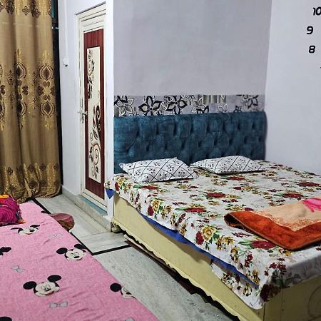 Aparna Niwas Home Stay Family Friendly Varanasi Eksteriør bilde