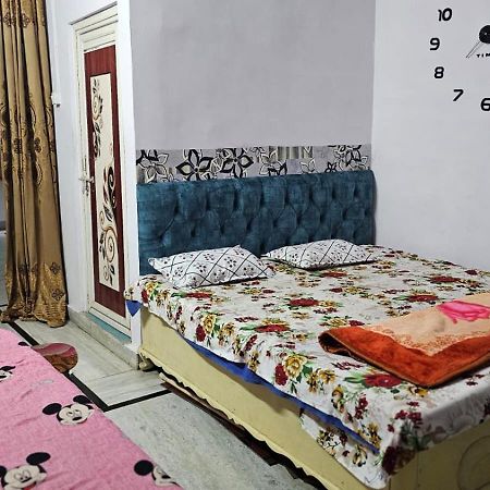 Aparna Niwas Home Stay Family Friendly Varanasi Eksteriør bilde